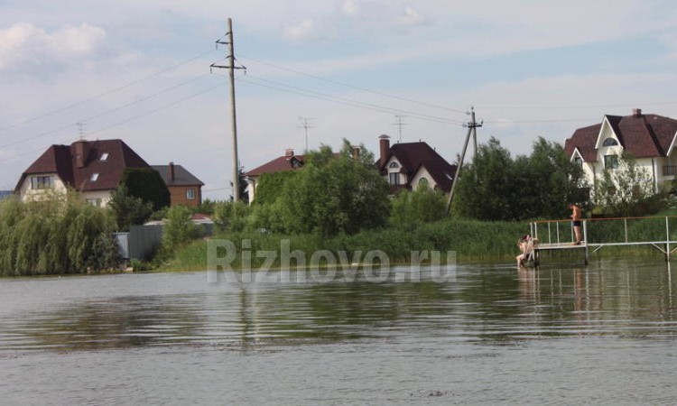 Дом у реки