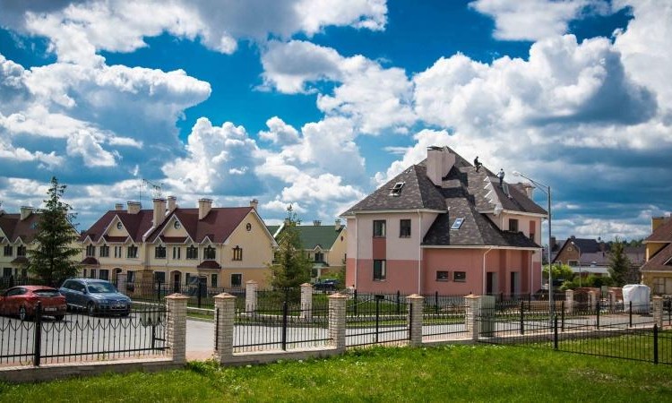 Крона (Krona Village)