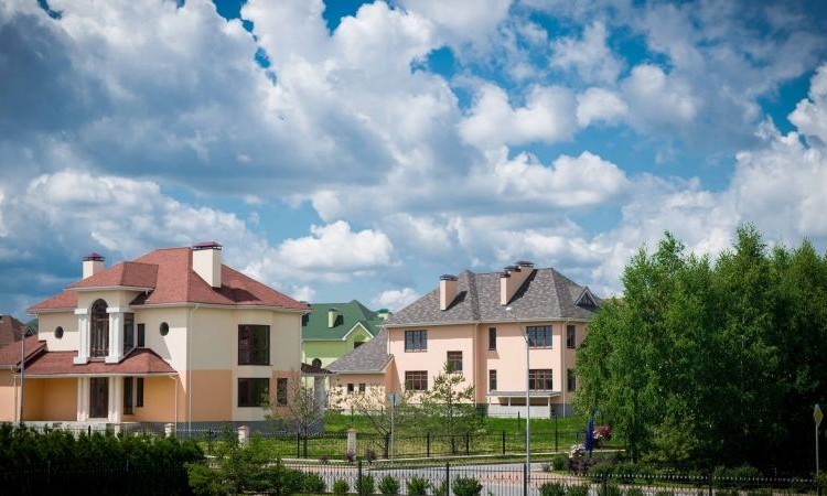 Крона (Krona Village)