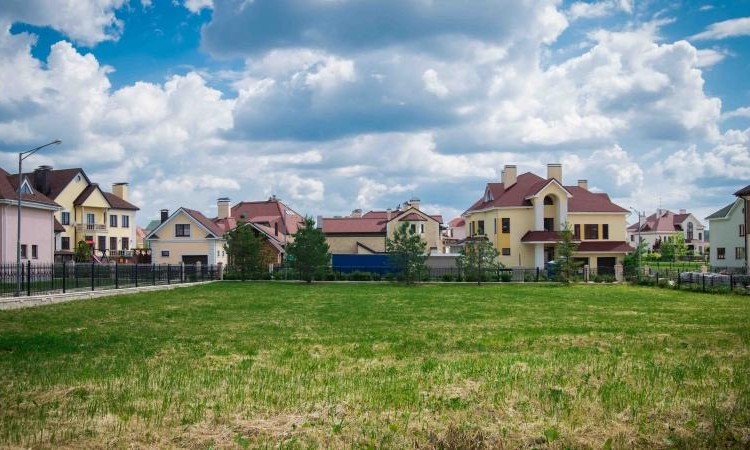 Крона (Krona Village)