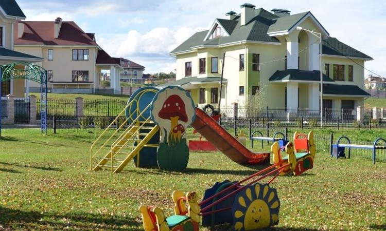 Крона (Krona Village)